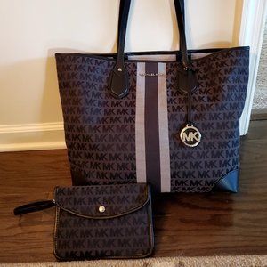 MICHAEL KORS LARGE TOTE W/MATCHING WRISTLET/WALLET